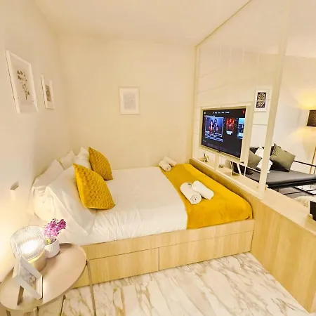 Cosy Terrace Close To Center-limp11